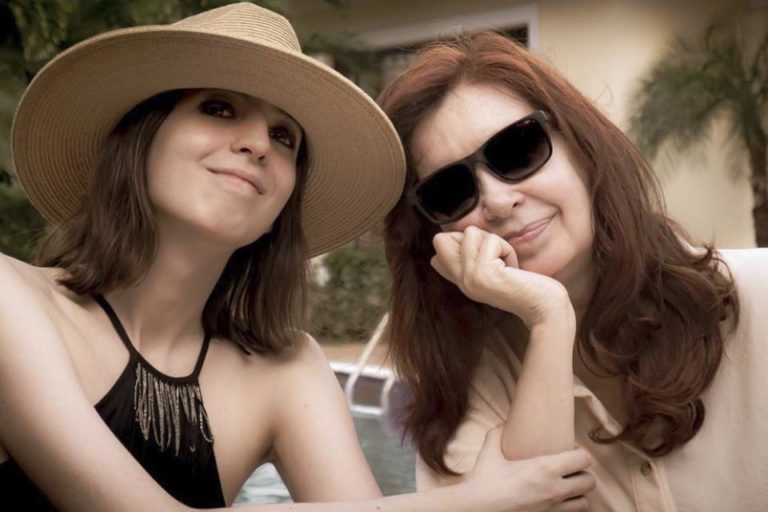 Cristina Kirchner y su hija Florencia regresan de Cuba