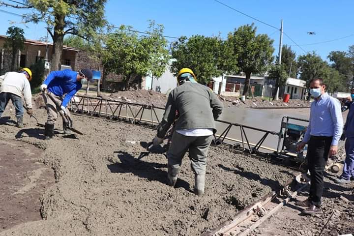 PRESIDENCIA DE LA PLAZA: MÁS PAVIMENTO URBANO PARA LA CIUDAD