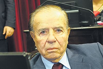 Carlos Menem internado en terapia intensiva por una neumonía