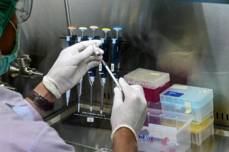 Un laboratorio anunció resultados positivos de su vacuna contra el coronavirus