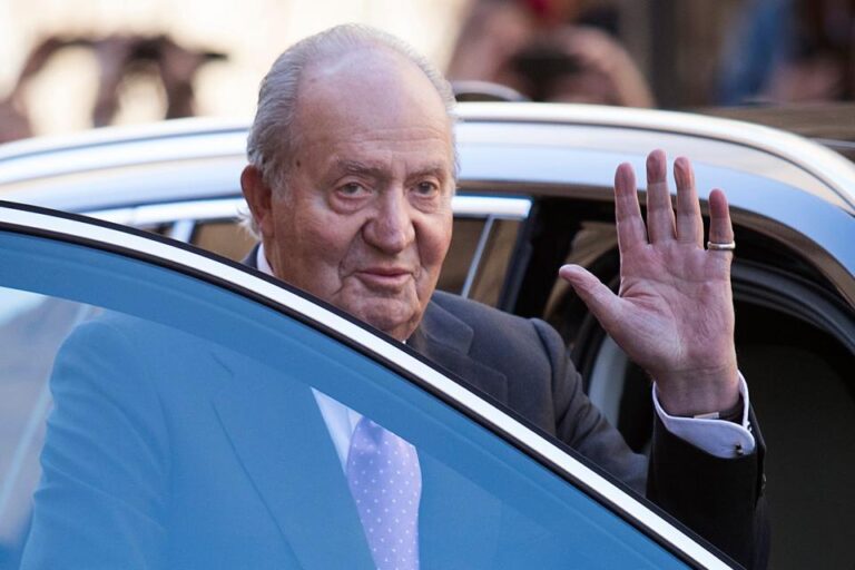 Juan Carlos I se va de España en medio de la investigación sobre su enriquecimiento