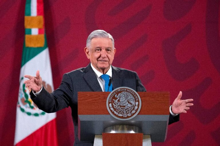 López Obrador presentó la vacuna de Oxford: «No hay fines de lucro»