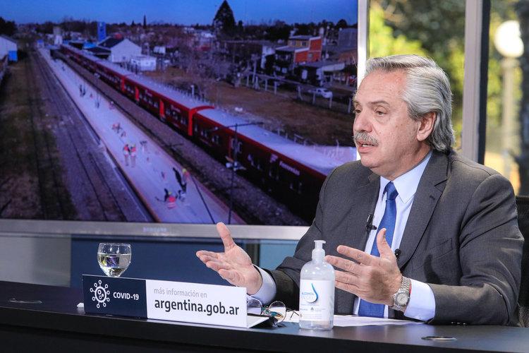 El  Gobierno congelo las tarifas. Declaró Servicio Público Esencial.