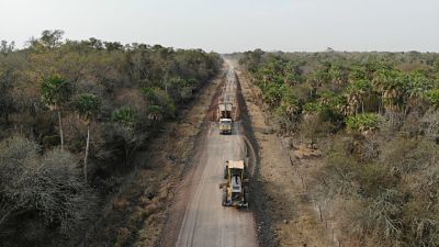 VIALIDAD PROVINCIAL TRABAJA EN CAMINO VECINAL CERCA DE LAGUNA BLANCA