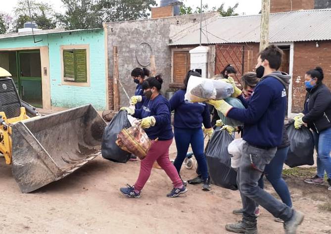 DESARROLLO SOCIAL COORDINÓ UN OPERATIVO DE SANEAMIENTO INTEGRAL EN FONTANA