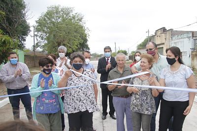 EL GOBERNADOR INAUGURÓ PAVIMENTO Y RECORRIÓ OBRAS