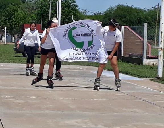 EL MINISTERIO DE EDUCACIÓN ENTREGÓ ELEMENTOS DEPORTIVOS