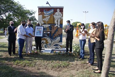 EN EL DÍA DE LA SOBERANÍA NACIONAL CAPITANICH INAUGURÓ UN MURAL