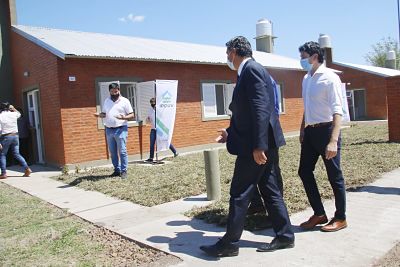 CAPITANICH ENTREGÓ VIVIENDAS Y HABILITÓ UNA NUEVA RED DE AGUA EN LAPACHITO