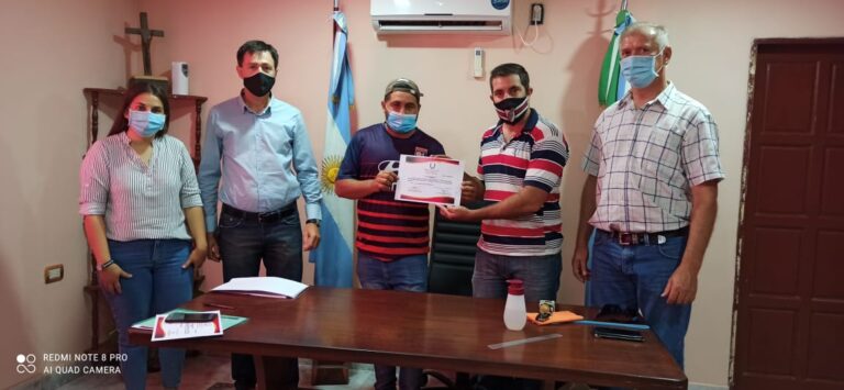 UNNE en Miraflores- Chaco: entrega de certificados