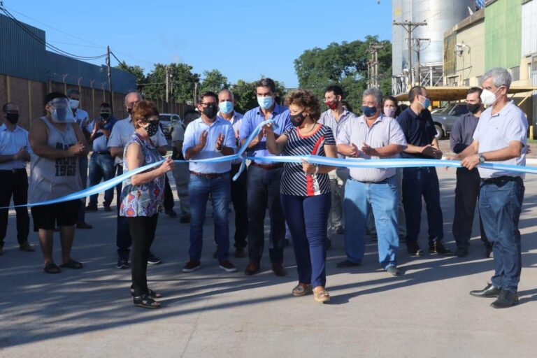 CAPITANICH INAUGURÓ CUADRAS DE PAVIMENTO EN EL BARRIO ROGER BALET DE RESISTENCIA