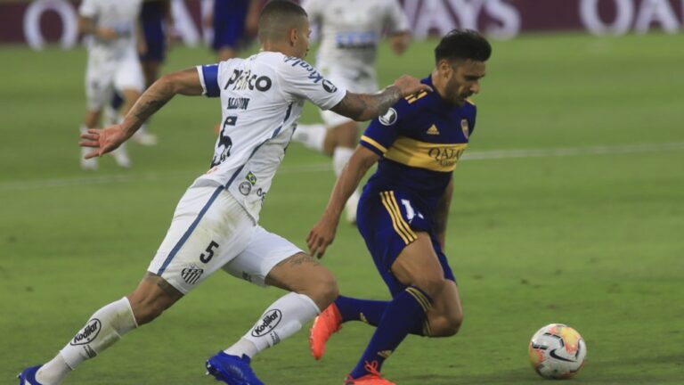 Boca busca eliminar a Santos en Brasil para acercarse a su séptimo trofeo continental