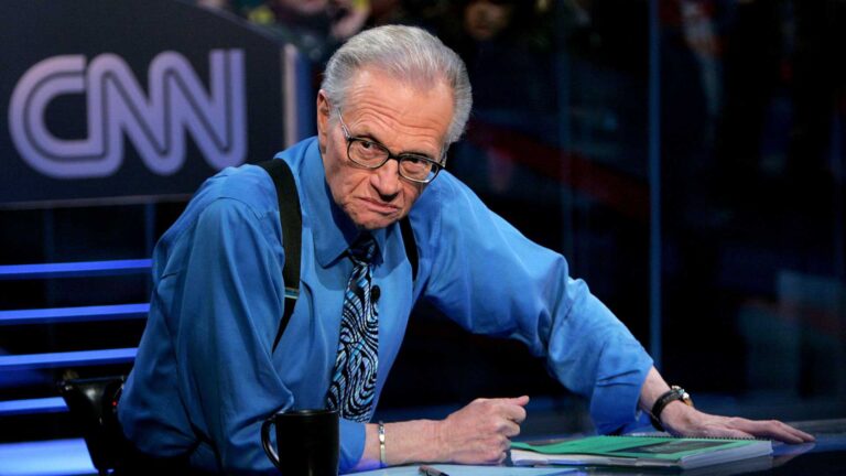 Murió Larry King, el señor de los reportajes nocturnos