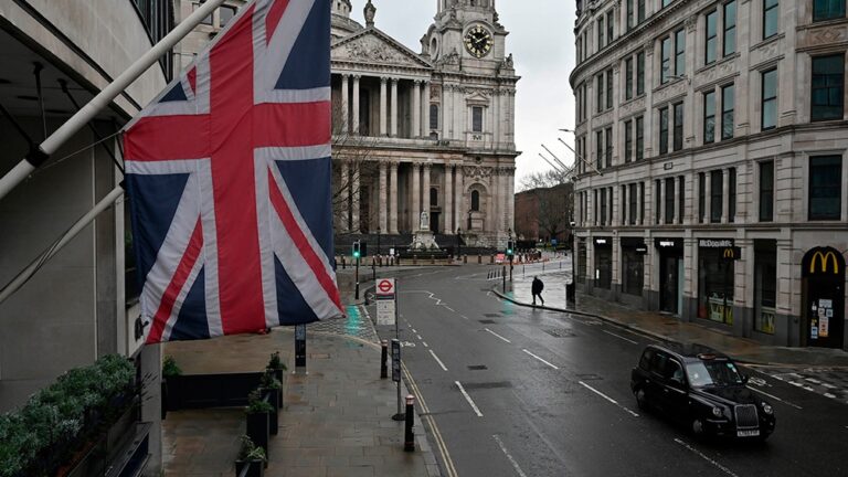 Piden a británicos que «no salgan de casa»