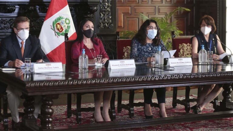 Lima: Cae una segunda ministra en Perú