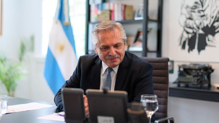 Alberto Fernández mantendrá una videoconferencia con Macrón