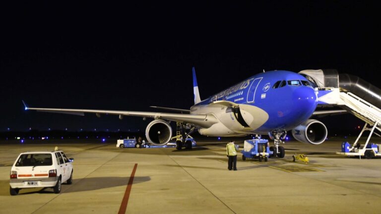 Llegó a Moscú el cuarto vuelo de Aerolíneas Argentinas