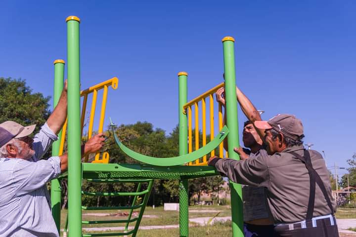 PLAZA: MUNICIPIO COMENZÓ A COLOCAR ???????????????????????? ???????????????????????????????? ???????? ???????????????????????????????????? ????????????????????.