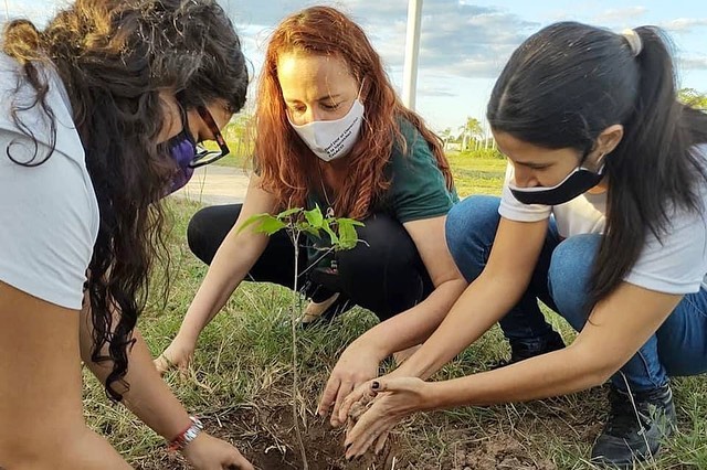 LA SUBSECRETARIA DE JUVENTUDES SE SUMÒ A LA CAMPAÑA «PLANTEMOS MEMORIA»