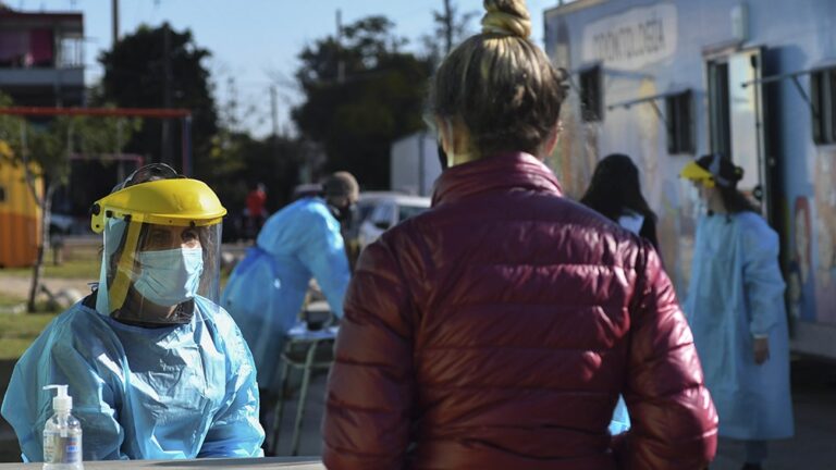 Murieron 155 personas y 8.328 fueron diagnosticadas con coronavirus en el país