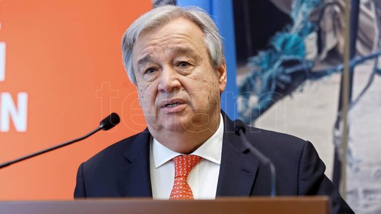 El jefe de la ONU criticó a los países desarrollados por acaparar vacunas