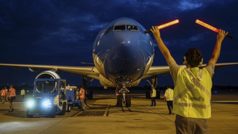 Llegó a Rusia el vuelo de Aerolíneas que traerá más dosis de Sputnik V