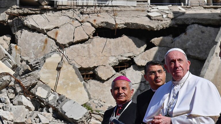 El Papa se despidió de Irak con mensajes contra