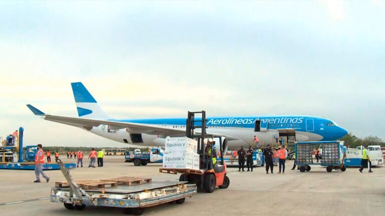 Llegó a Ezeiza el octavo vuelo de Aerolíneas Argentinas