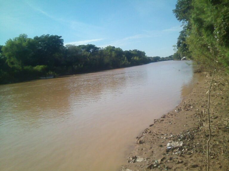 BUSCAN A UN HOMBRE QUE CAYÓ AL RÍO PARANÁ EN ANTEQUERAS