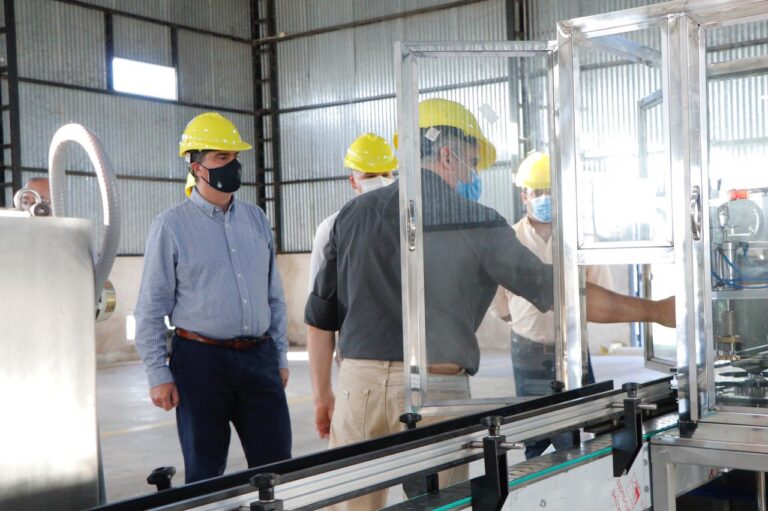 MÁS INVERSIÓN INDUSTRIAL: CAPITANICH RECORRIÓ LA PLANTA DE AEROSOLES DE LABORATORIOS TRINIDAD