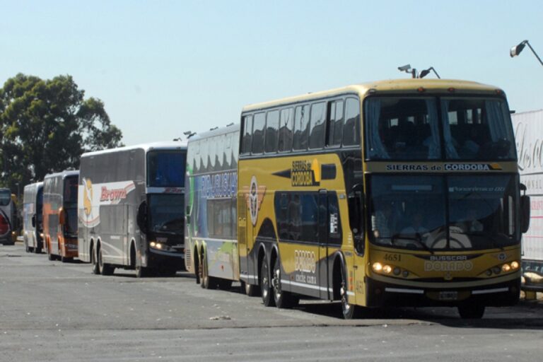 Desde la medianoche y por 48 horas la UTA inicia un paro de micros de larga distancia