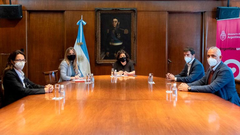 Vizzotti le pidió al presidente de Astrazeneca Argentina