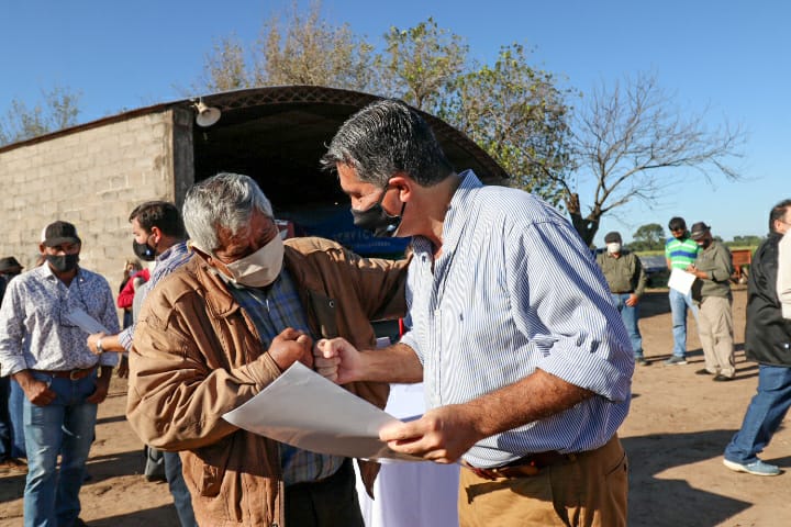 ARRAIGO A LA TIERRA: CAPITANICH ENTREGÓ TÍTULOS DE PROPIEDAD