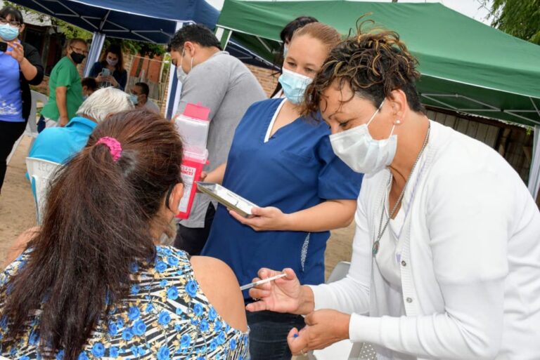 COVID-19: OTORGAN 2000 TURNOS DE VACUNACIÓN PARA PERSONAS