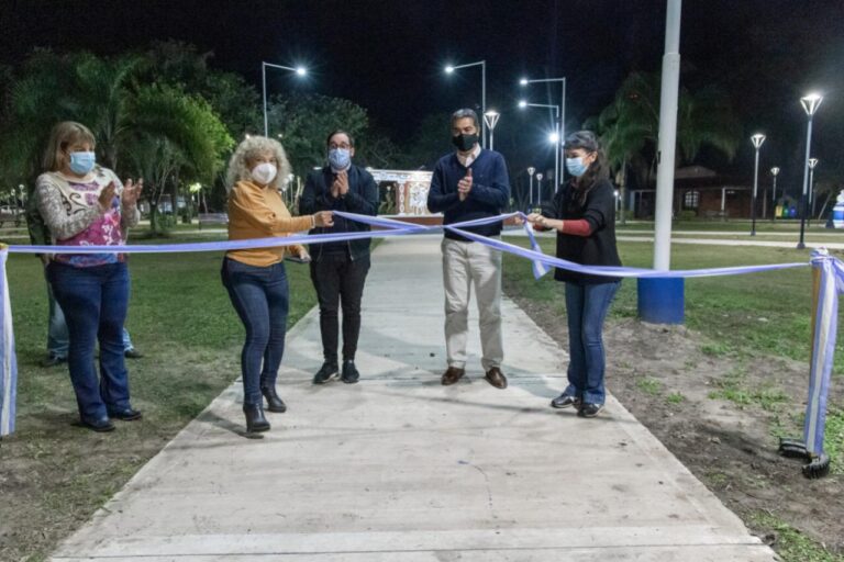 EN COLONIAS UNIDAS, CAPITANICH INAUGURÓ OBRAS DE REFACCIÓN E ILUMINACIÓN EN LA PLAZA CENTRAL MARIANO MORENO