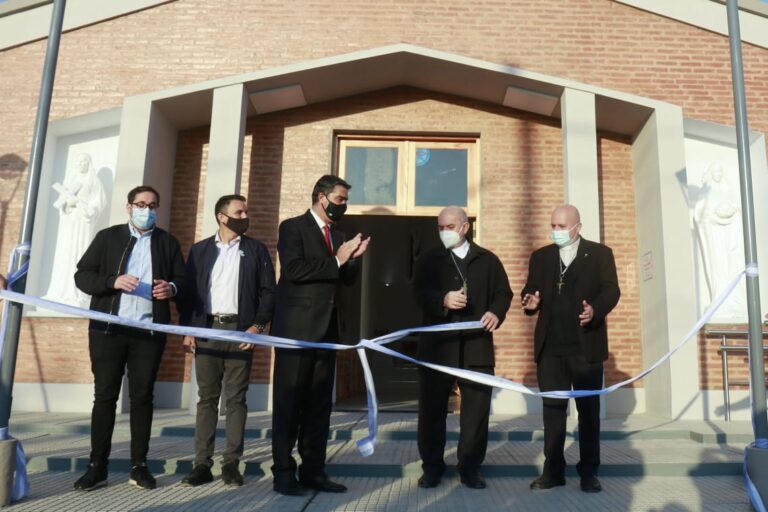 EL GOBERNADOR INAUGURÓ EL NUEVO EDIFICIO DE LA CAPILLA