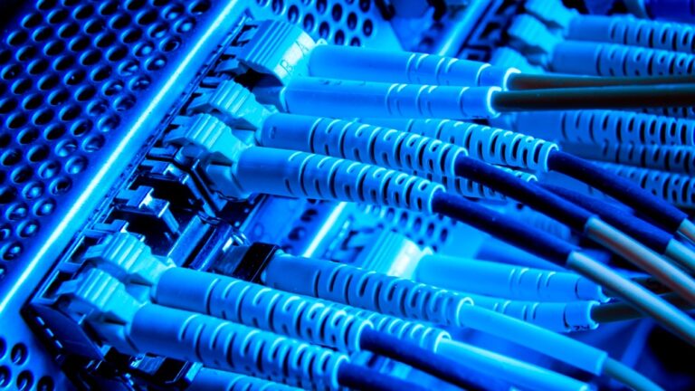 Extienden la red de fibra óptica para alcanzar a 238 pueblos