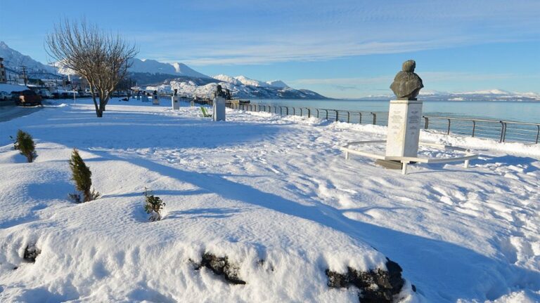 Ushuaia registró su primera nevada del año con viento y frío