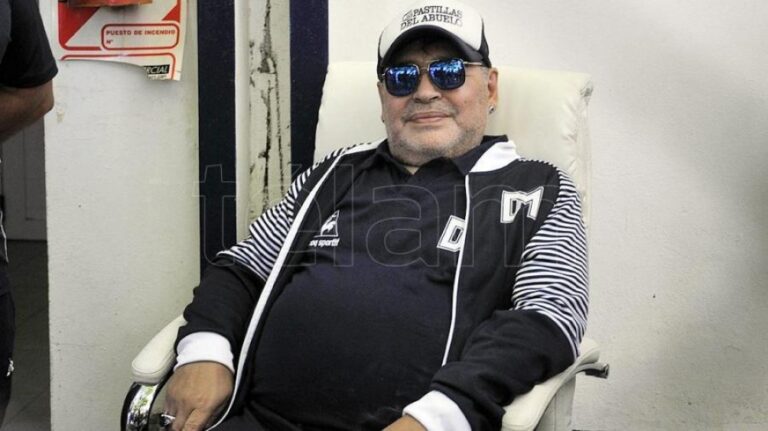 Maradona agonizó 12 horas y los médicos fueron «indiferentes» a su posible muerte