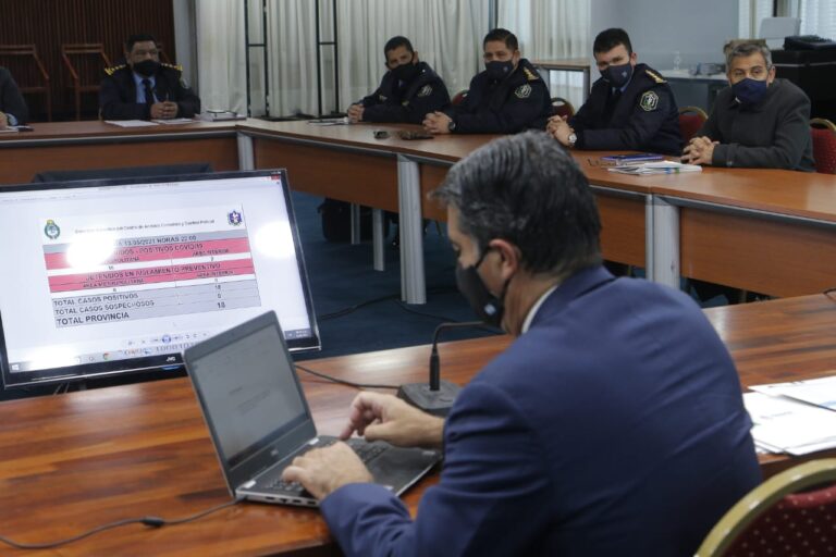 EL GOBIERNO SE REUNIÓ CON LA POLICÍA DEL CHACO PARA