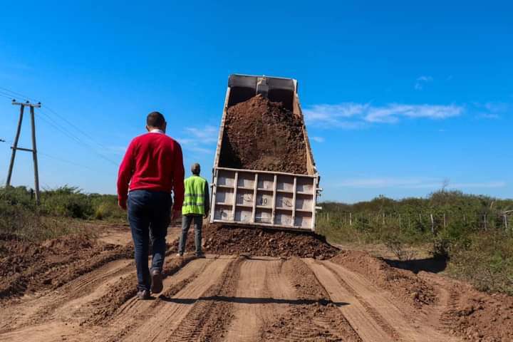 PLAZA: ENORME TRABAJO DE SUELO (LEVANTAMIENTO DE CAMINO)