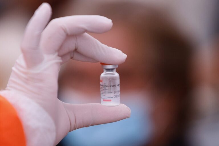 China aprobó el uso de la vacuna de Sinovac para menores de entre 3 y 17 años