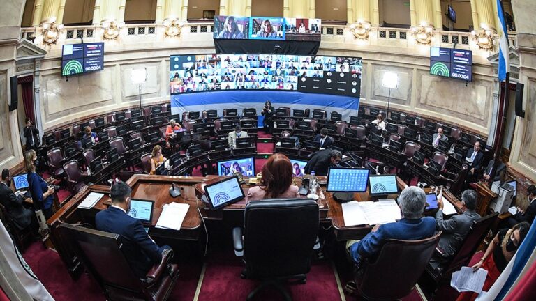 Cristina Fernández firmó un decreto para mantener las sesiones