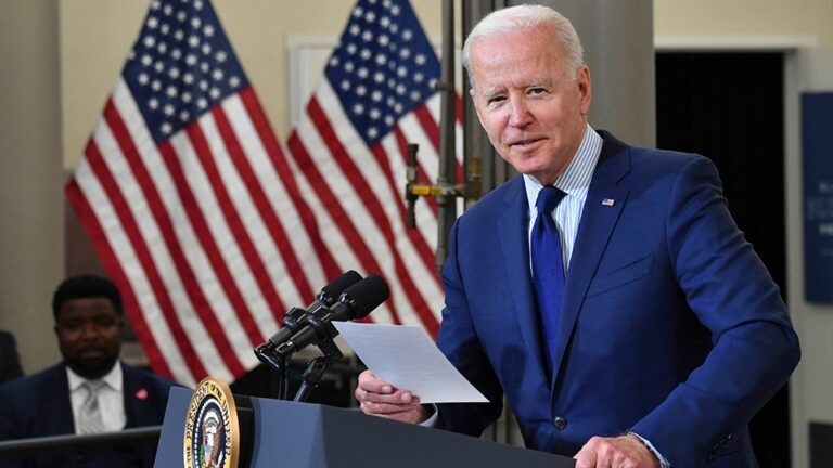 Biden donará vacunas y le pedirá a los líderes mundiales que se sumen al esfuerzo