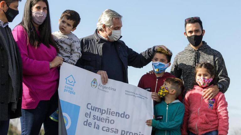 Fernández llamó a «rescatar el sentido del Estado, que siempre aparece