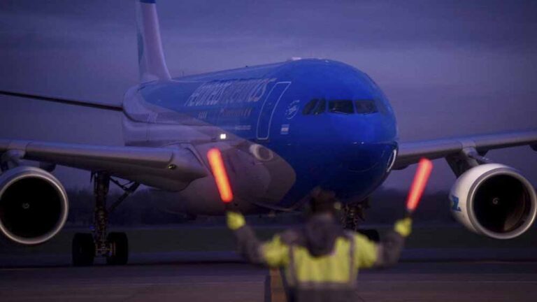 Llegó el segundo vuelo de Aerolíneas Argentinas con más de 700 mil