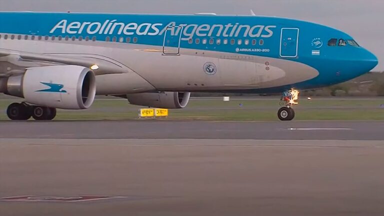 Aerolíneas inició un operativo para traer 8 millones de dosis de Sinopharm