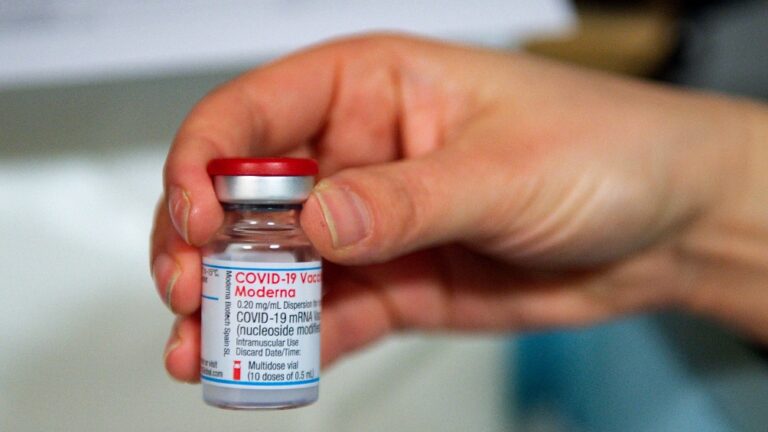 Los ministros de Salud definirán la vacunación a adolescentes con factores de riesgo