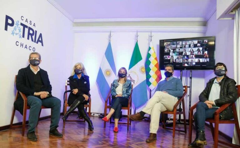 Capitanich y Rach Quiroga en la presentación de la Casa Patria Chaco