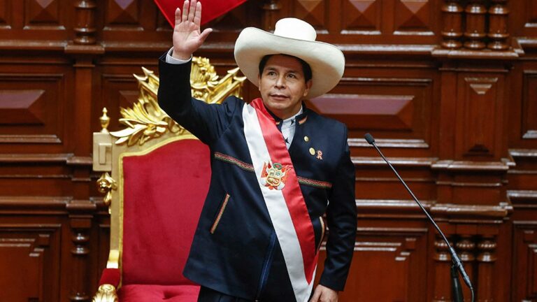 Nuevo Gobierno en Perú: Castillo asumió y prometió un “cambio responsable”